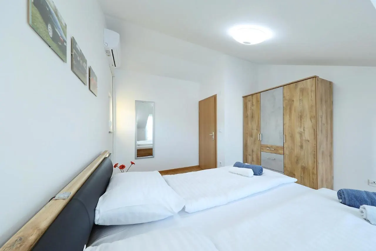 Apartments Oliva Vrsi