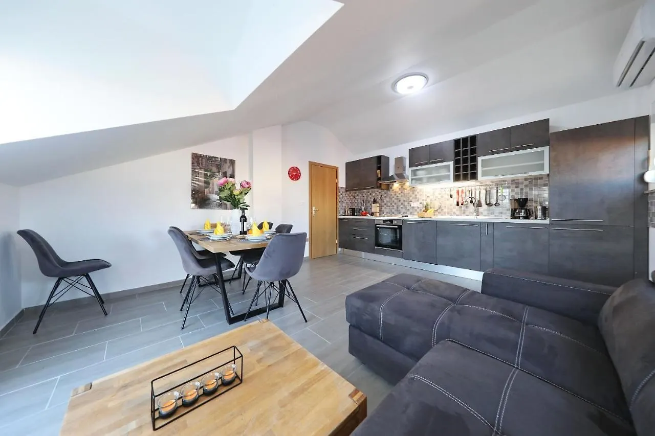 Apartments Oliva Vrsi
