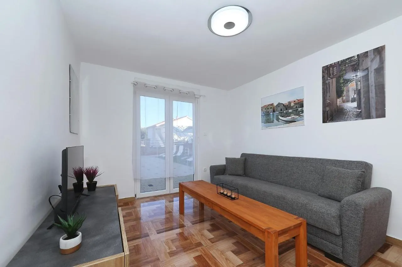 Apartments Oliva Vrsi