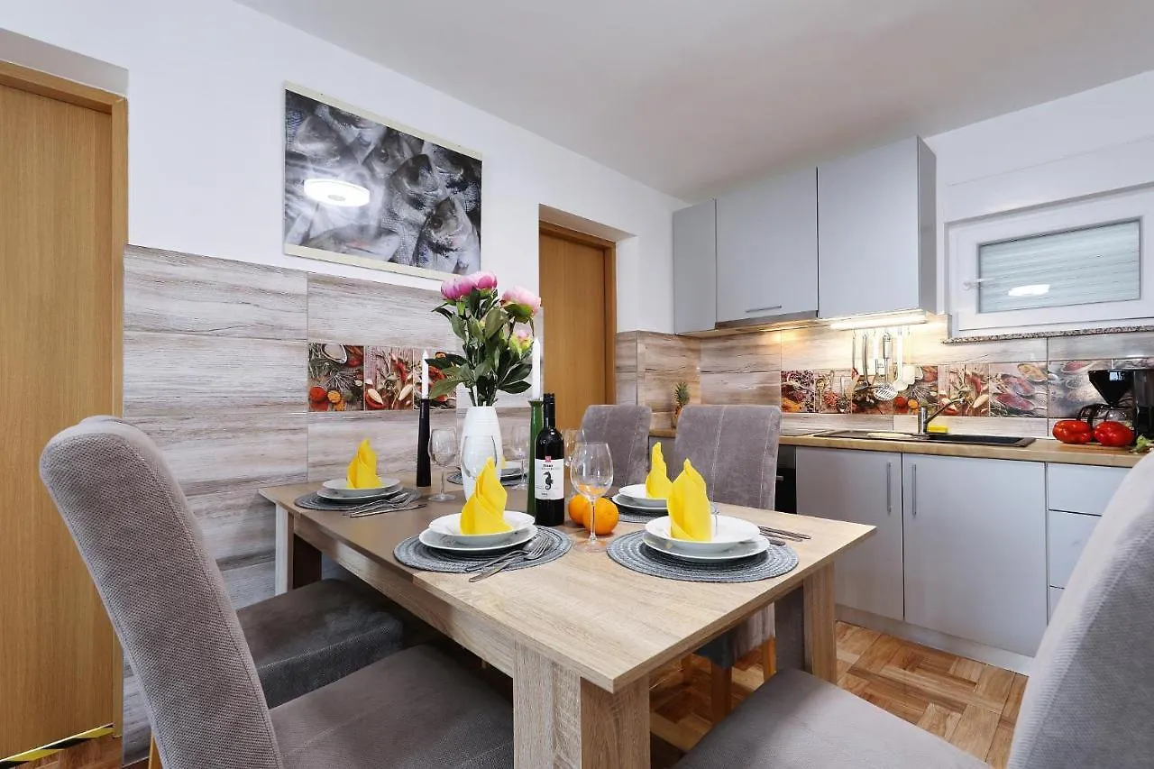 Apartments Oliva Vrsi 0*,