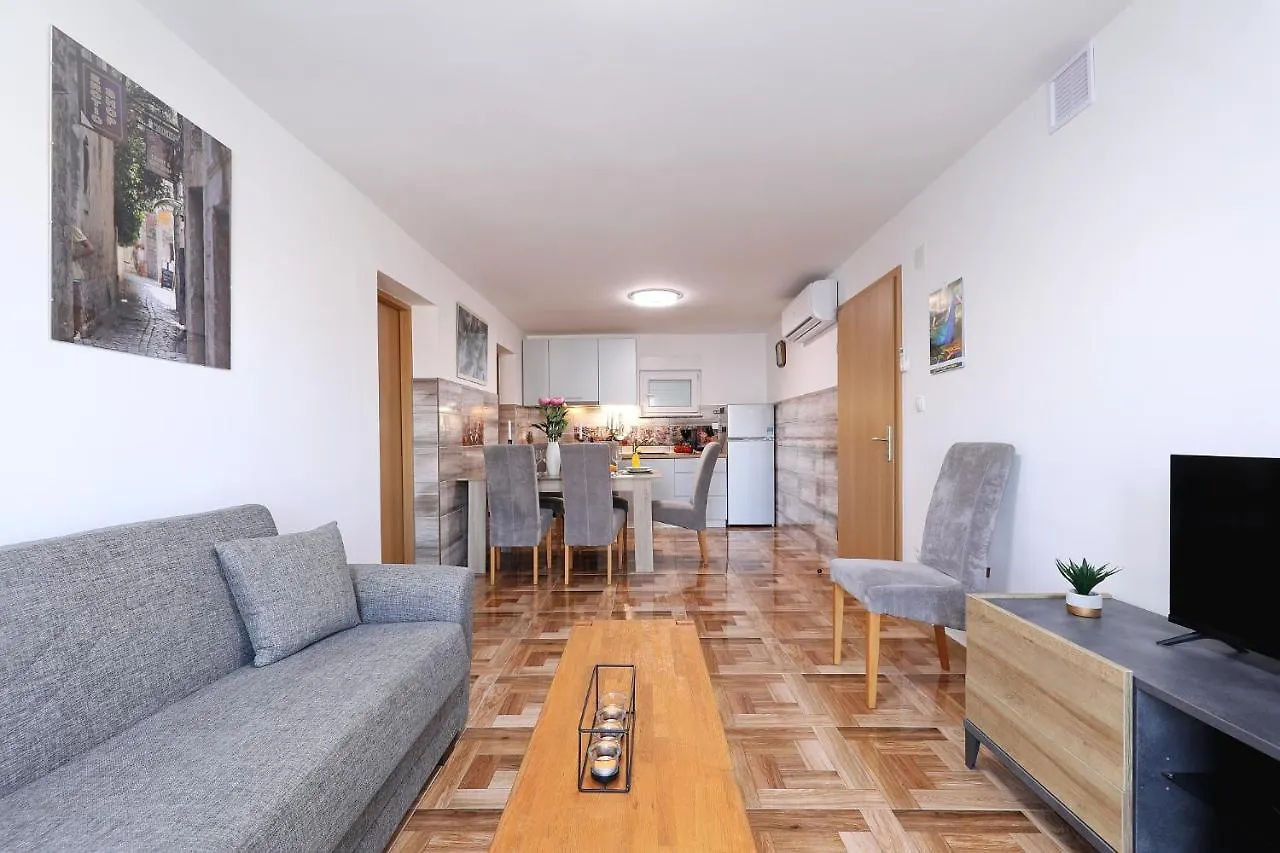 Apartments Oliva Vrsi