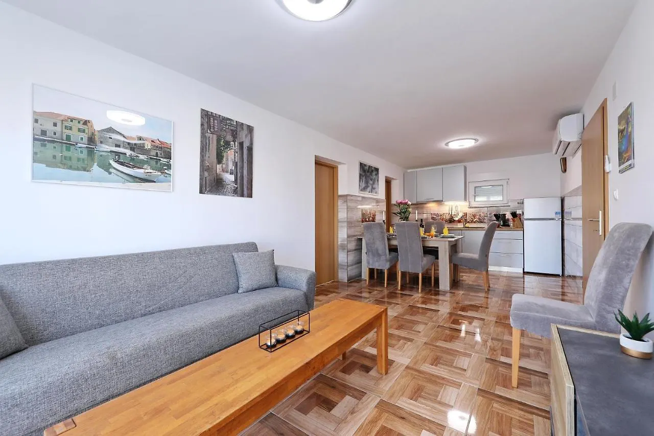 Apartments Oliva Vrsi