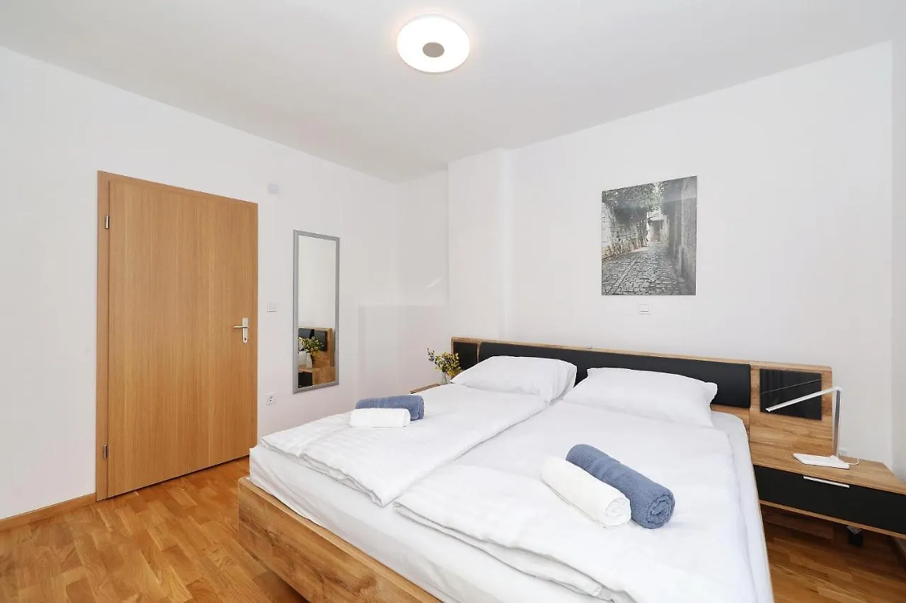 Apartments Oliva Vrsi