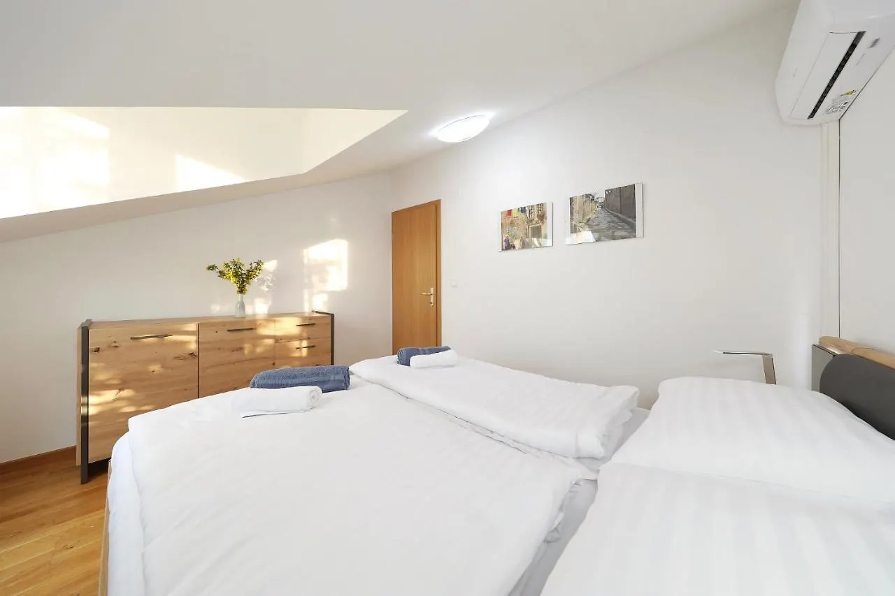 Apartments Oliva Vrsi