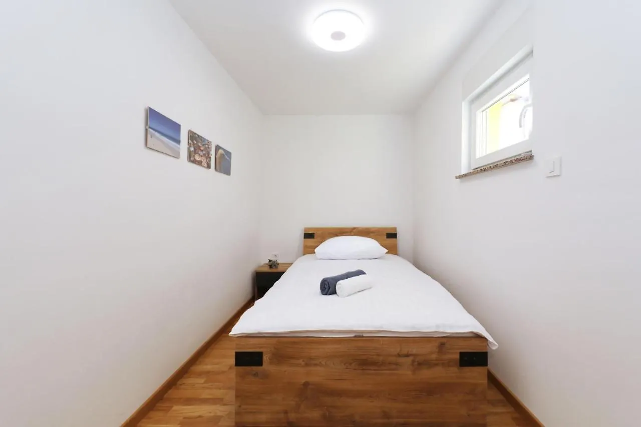 Apartments Oliva Vrsi