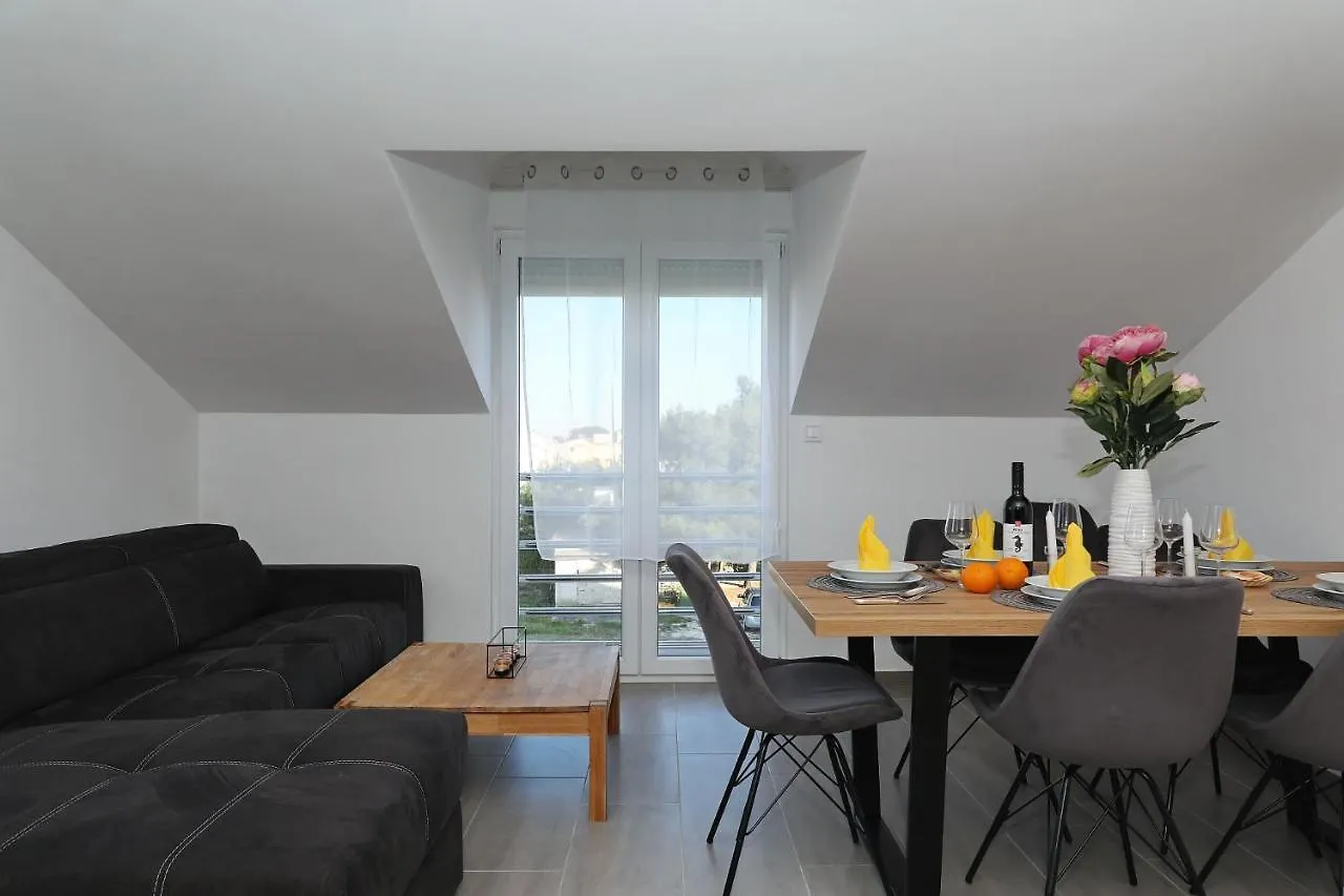 Apartments Oliva Vrsi